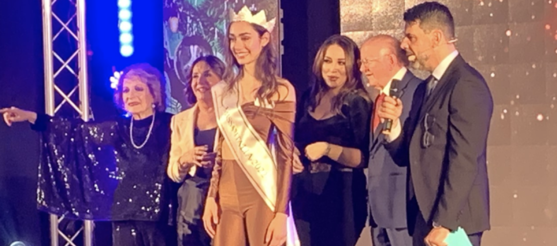 Miss Italia 2022, vince Lavinia Abate: 18 anni, la nuova “reginetta" è di Roma