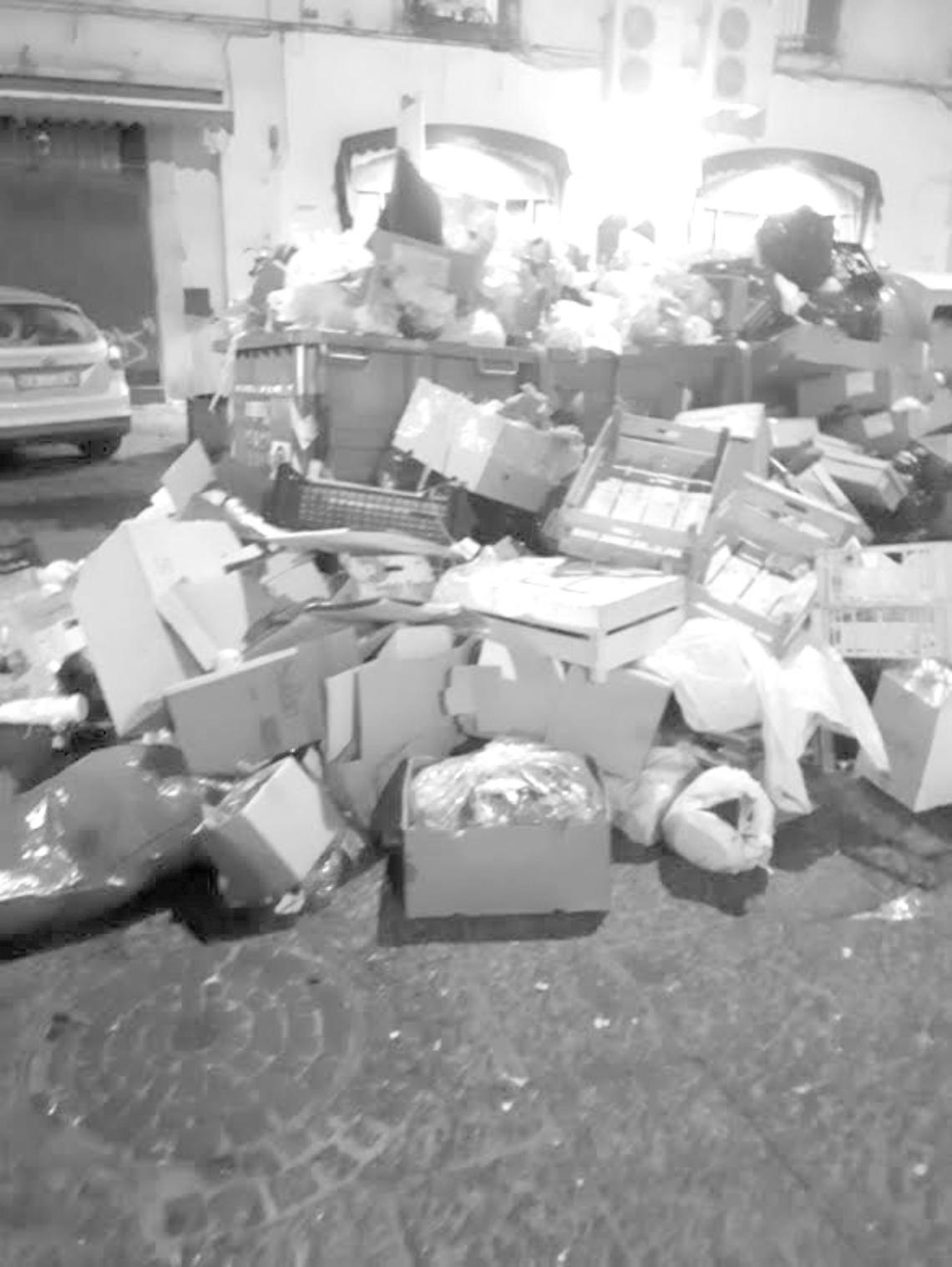 Vergini, sversamento selvaggio: il borgo la sera diventa discarica