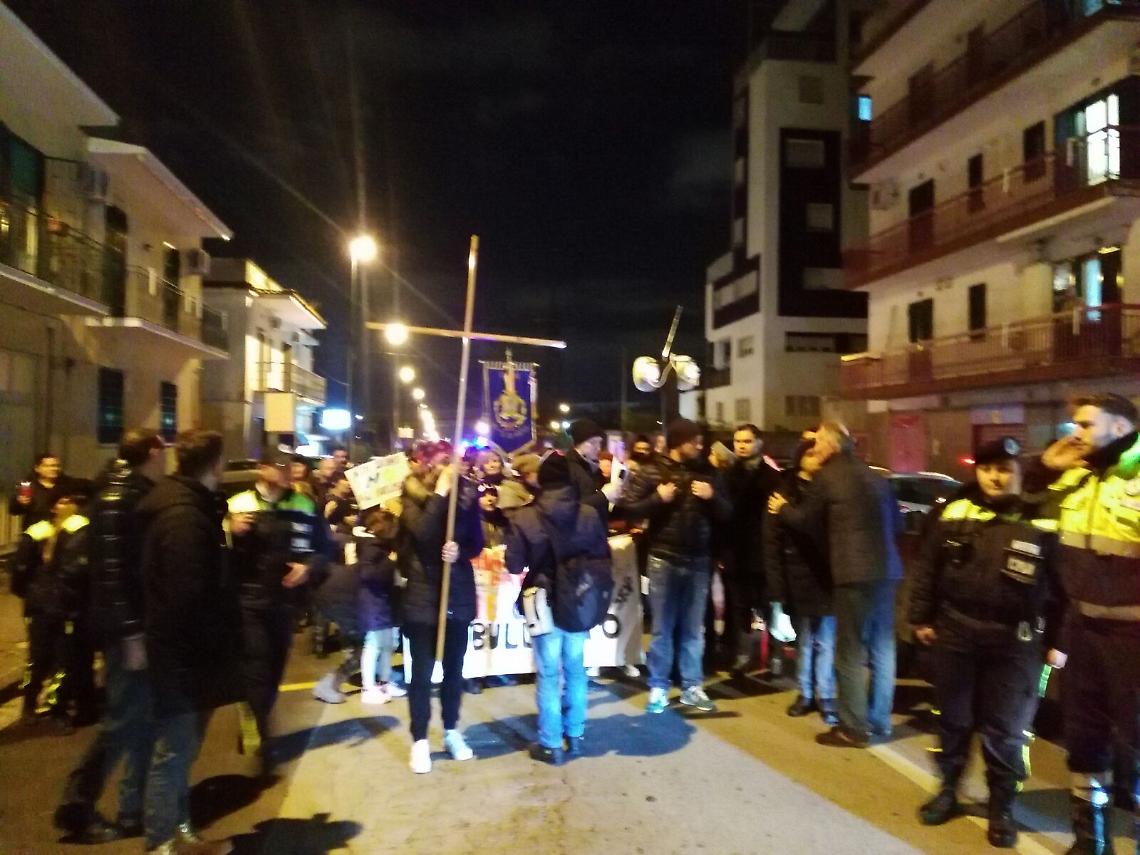 Fiaccolata delle parrocchie a Chiaiano: basta violenze