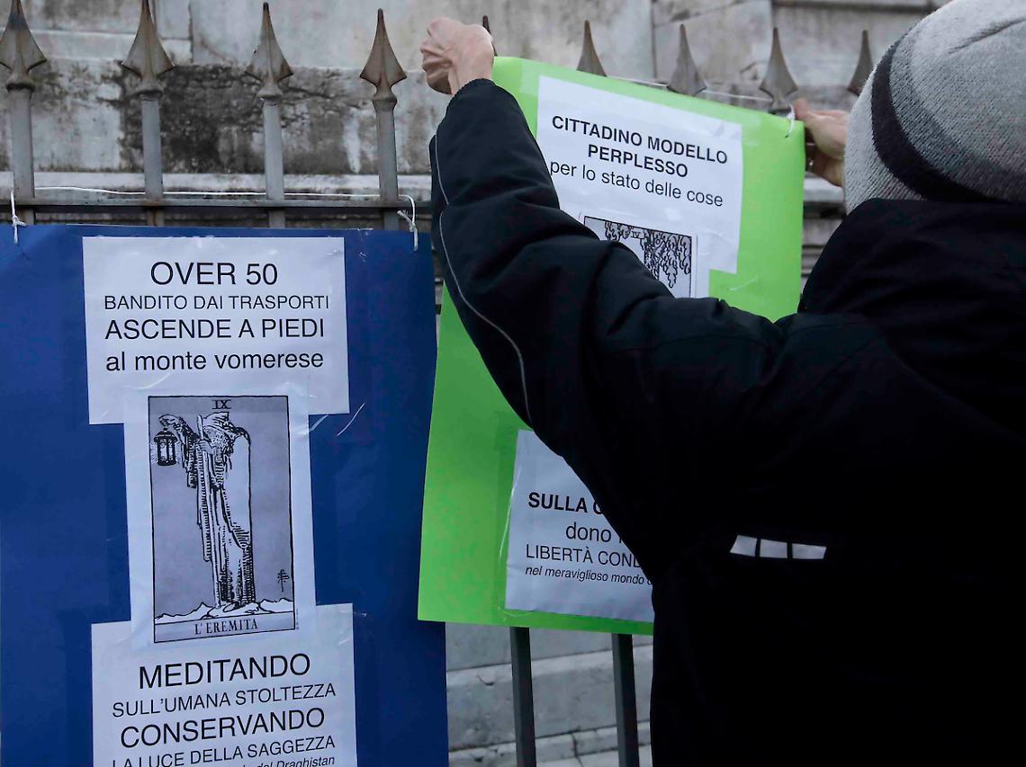 Piazza Dante, in trenta alla manifestazione no green pass