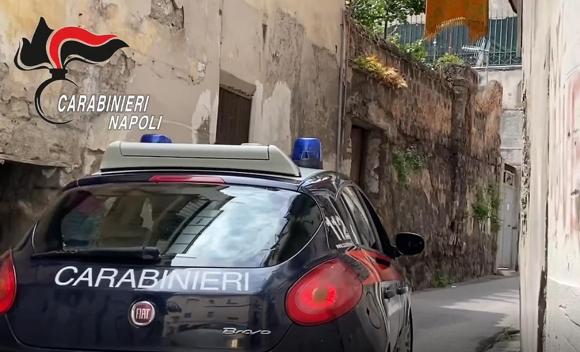 Droga confezionata in casa, arrestate mamma e figlia