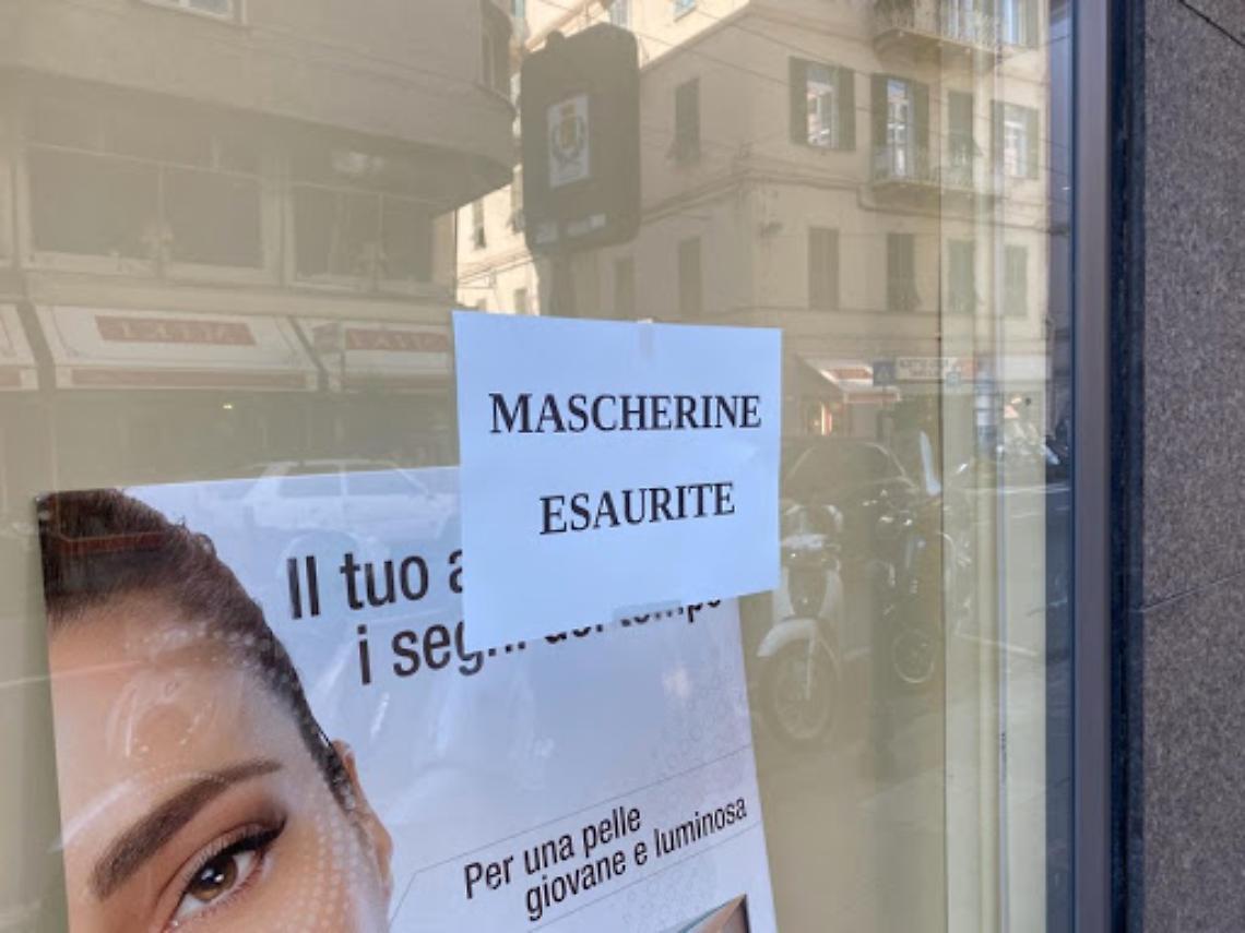 Il terrore corre sul web: «Non ci sono le mascherine»