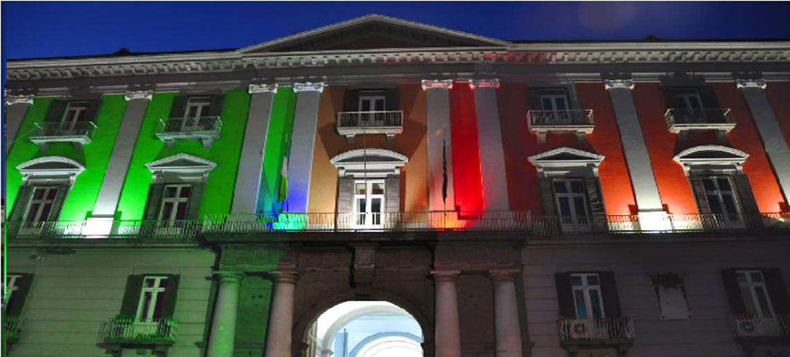 Un anno di Covid, Prefettura illuminata per ricordare le vittime