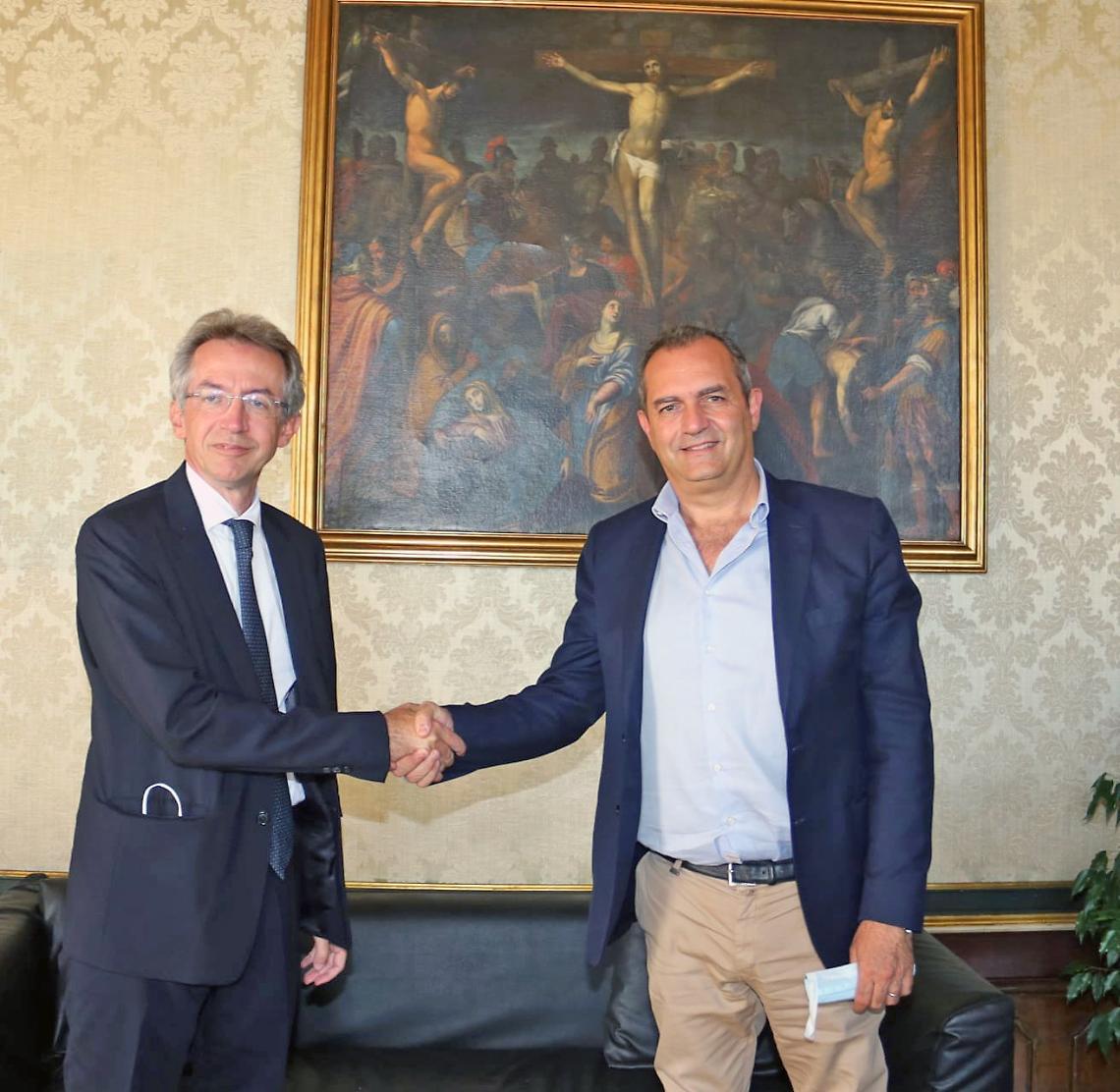 De Magistris: «Manfredi mi accusa? Di nuovo c'è solo l'aumento di stipendio»