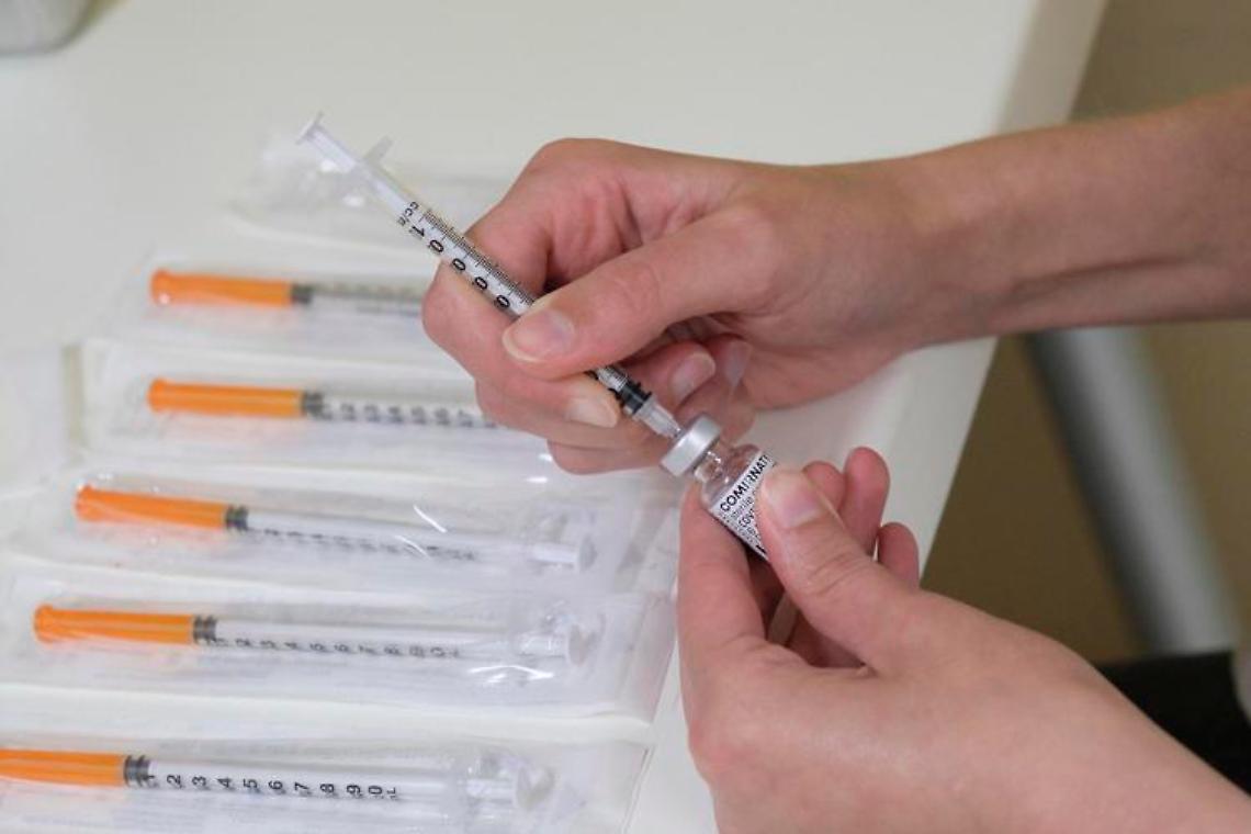 Raid al centro vaccinale di Afragola, dosi distrutte e danni