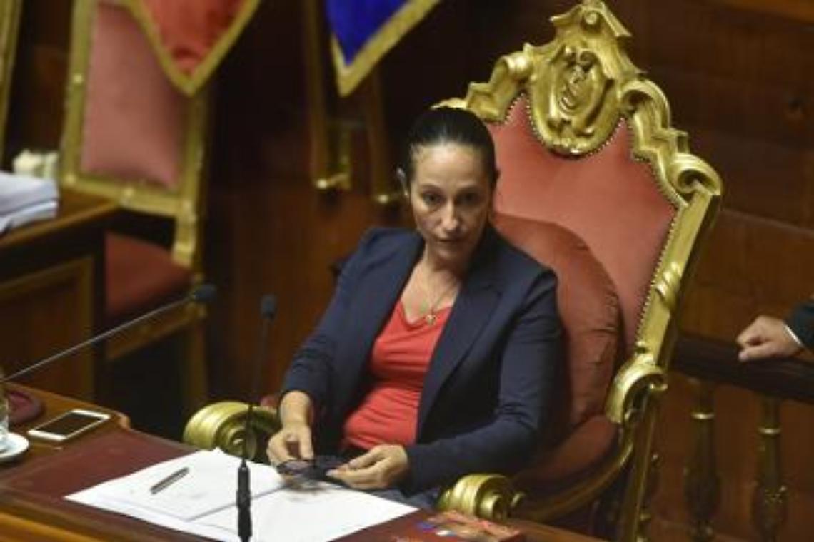 Vaccini, il “metodo Taverna" scatena i social