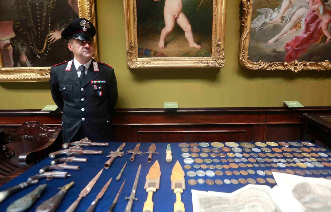 Carabinieri ritrovano e restituiscono 130 opere trafugate al museo Filangieri di Napoli FOTO/VIDEO