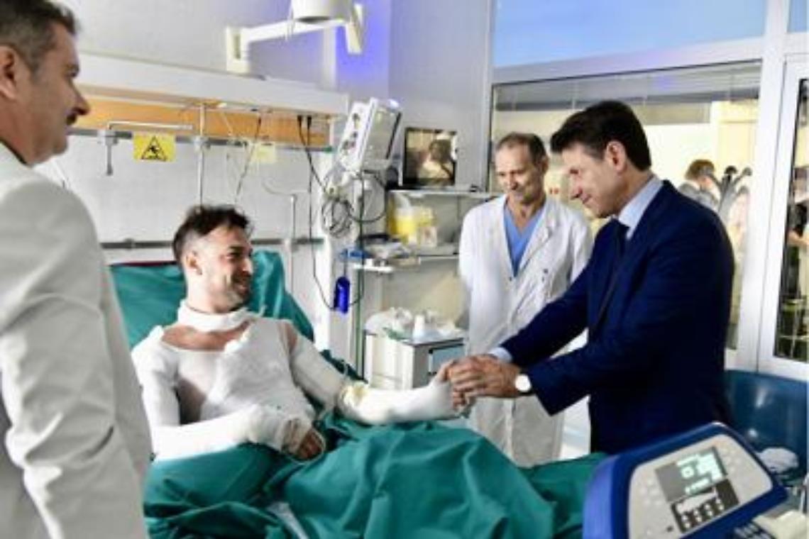 Bologna, Conte visita i feriti