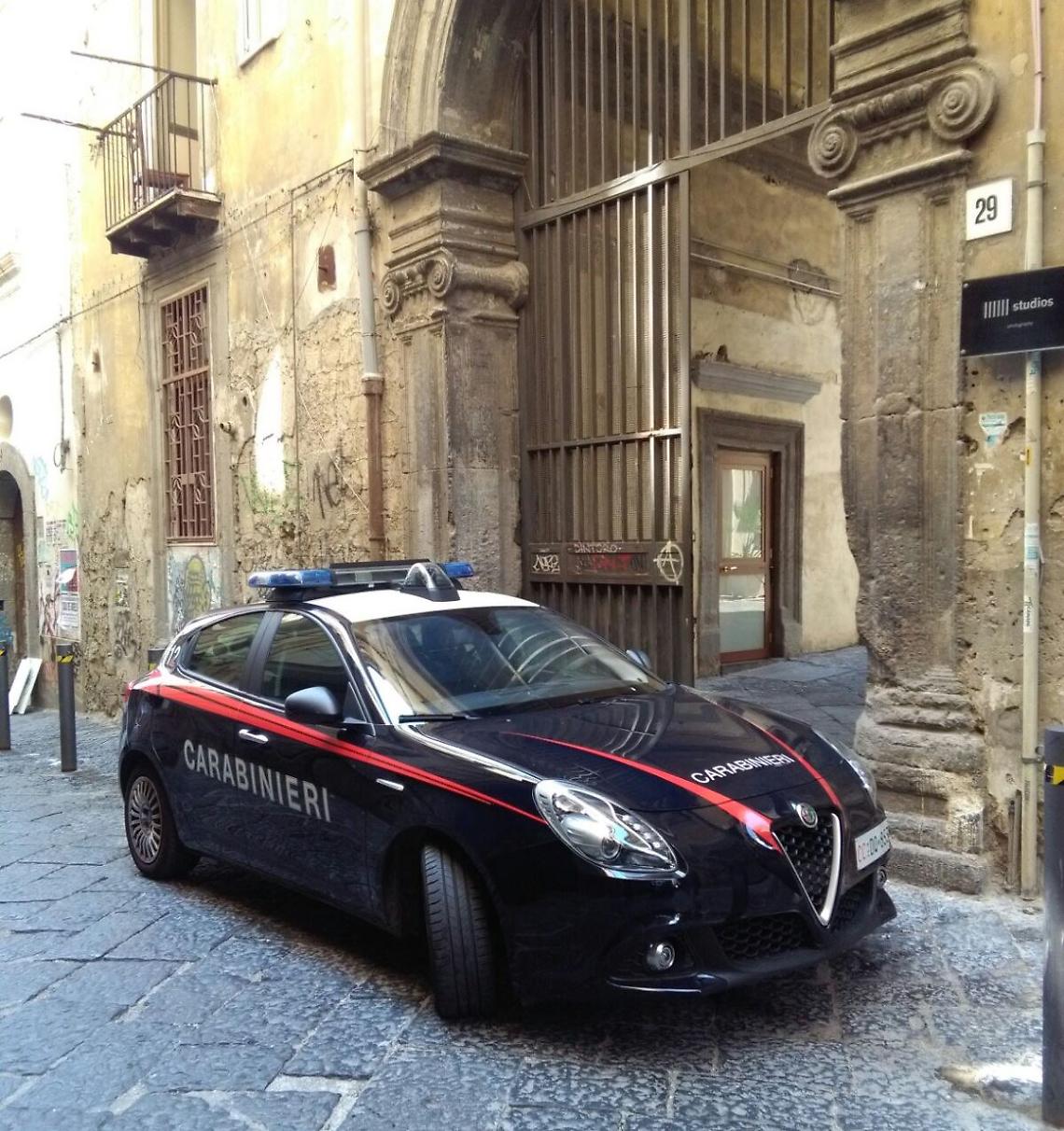 Aggredisce l'anziana madre con calci e pugni in faccia, arrestato
