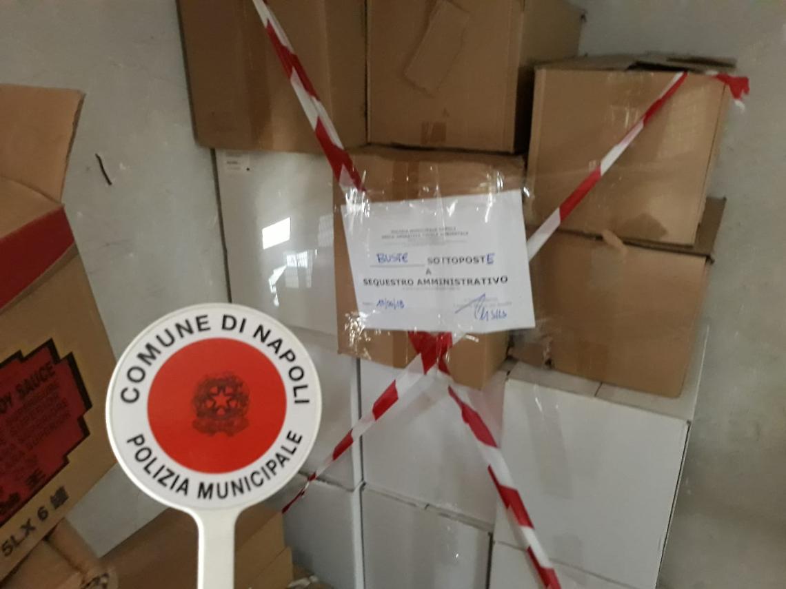 Arenaccia, sequestrate in un market 22mila shopper illegali
