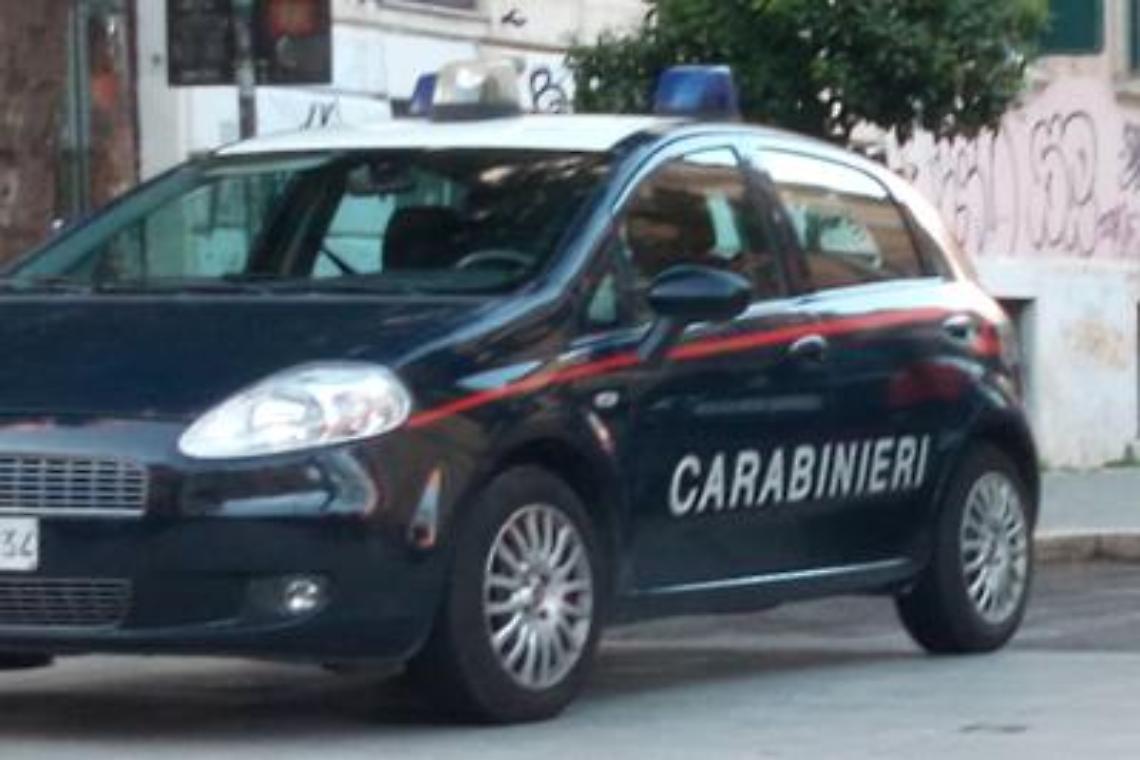 In caserma per l'obbligo di firma ma ha una pistola, arrestato