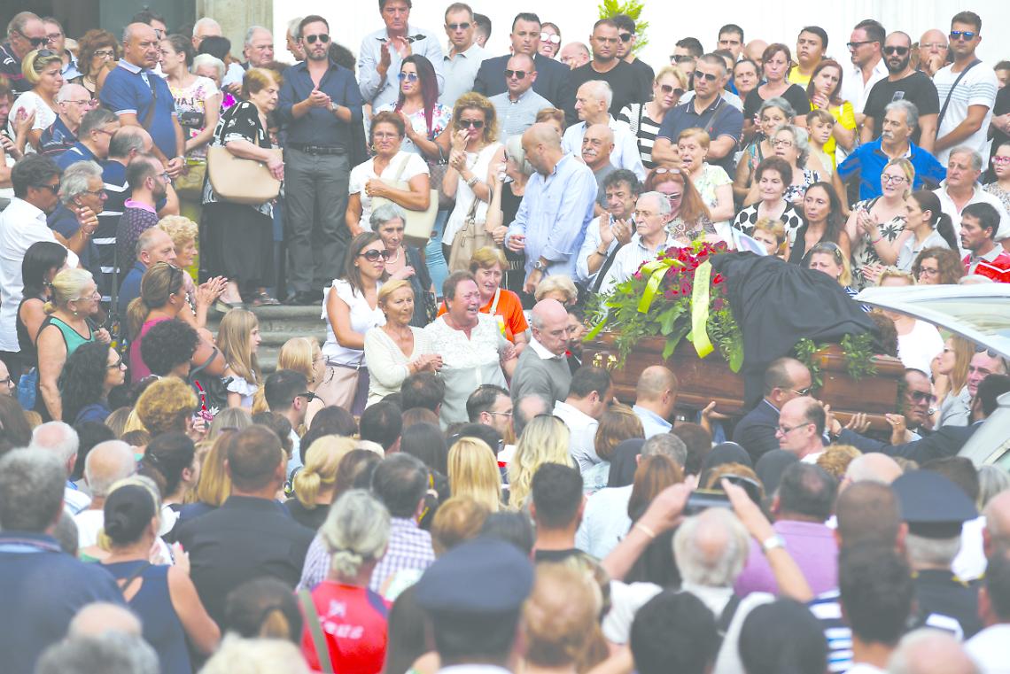 Torre del Greco in lacrime per mamma Imma
