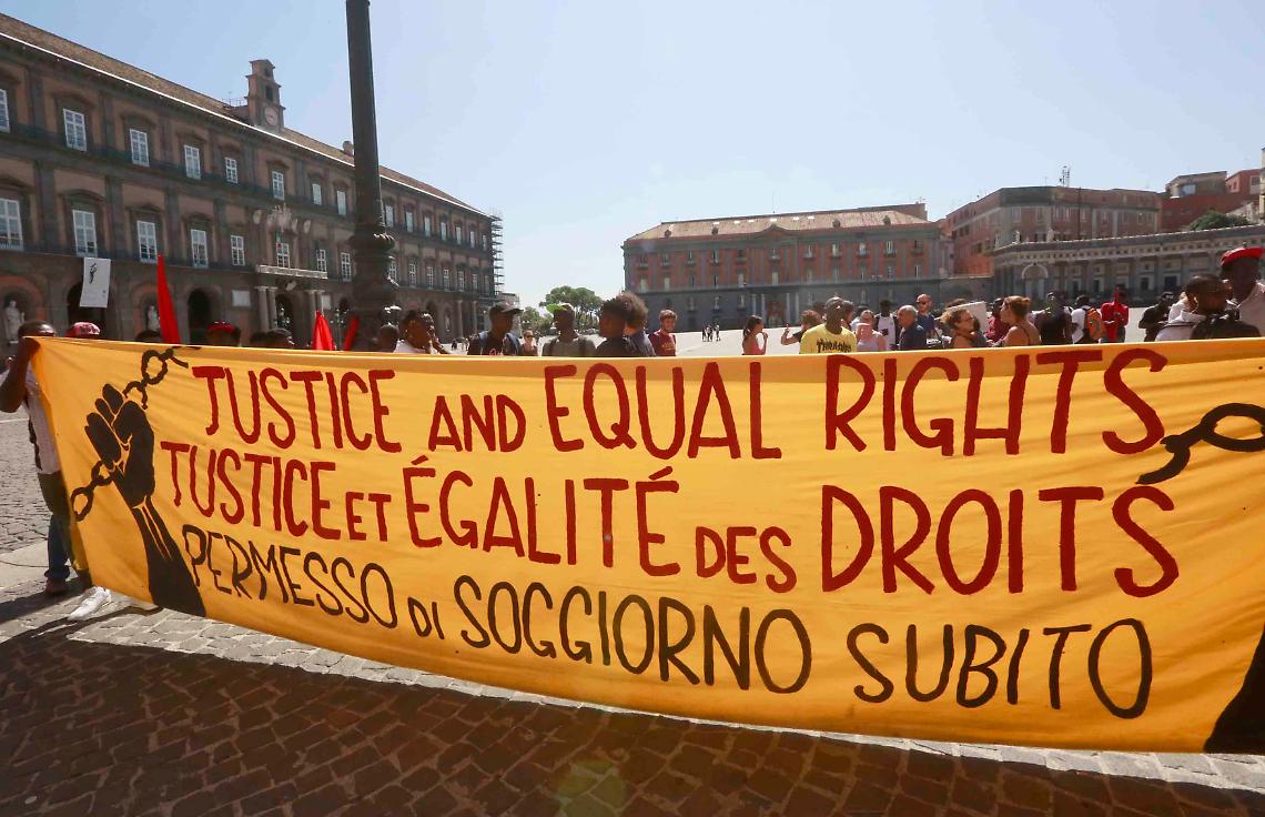 Migranti in piazza contro gli allontanamenti