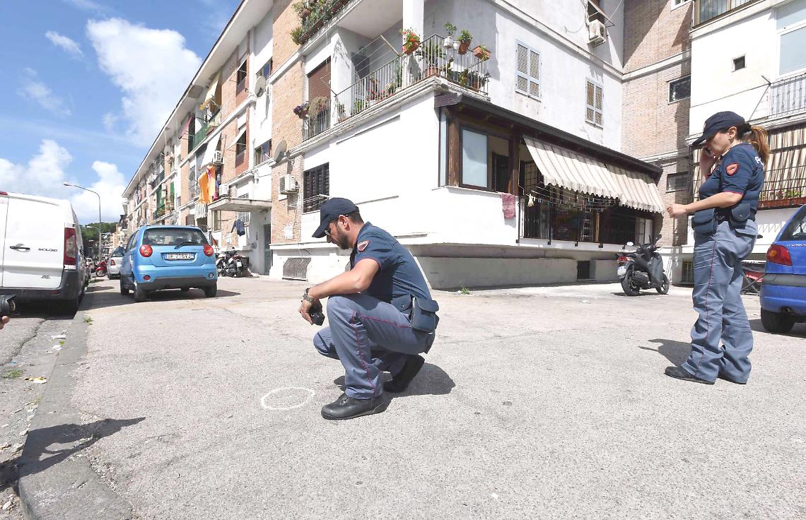 Camorra, clan Grimaldi sotto attacco: stesa nel fortino di Soccavo