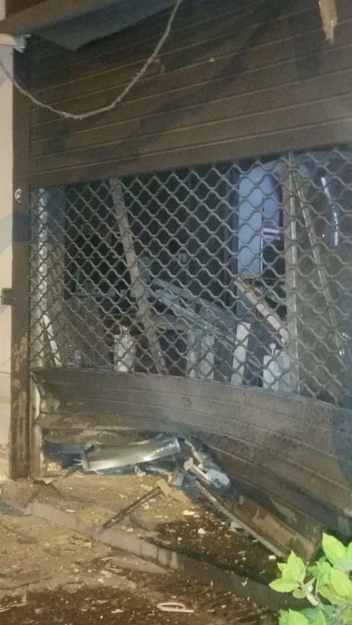 Ordigno esplode davanti alla pizzeria dei nipoti di un affiliato al clan Rinaldi