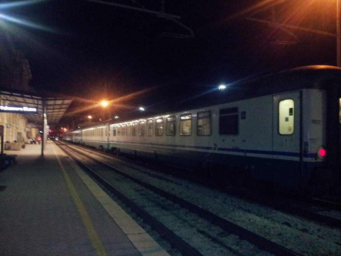Intercity si blocca nelle campagne del Casertano con 200 passeggeri a bordo