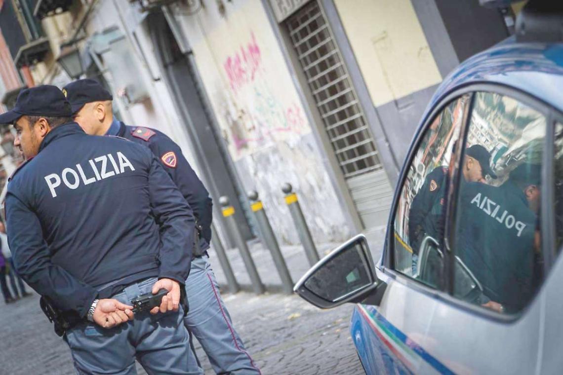 Ponticelli, fuggono in moto dalla polizia: sfiorata la rivolta contro gli agenti