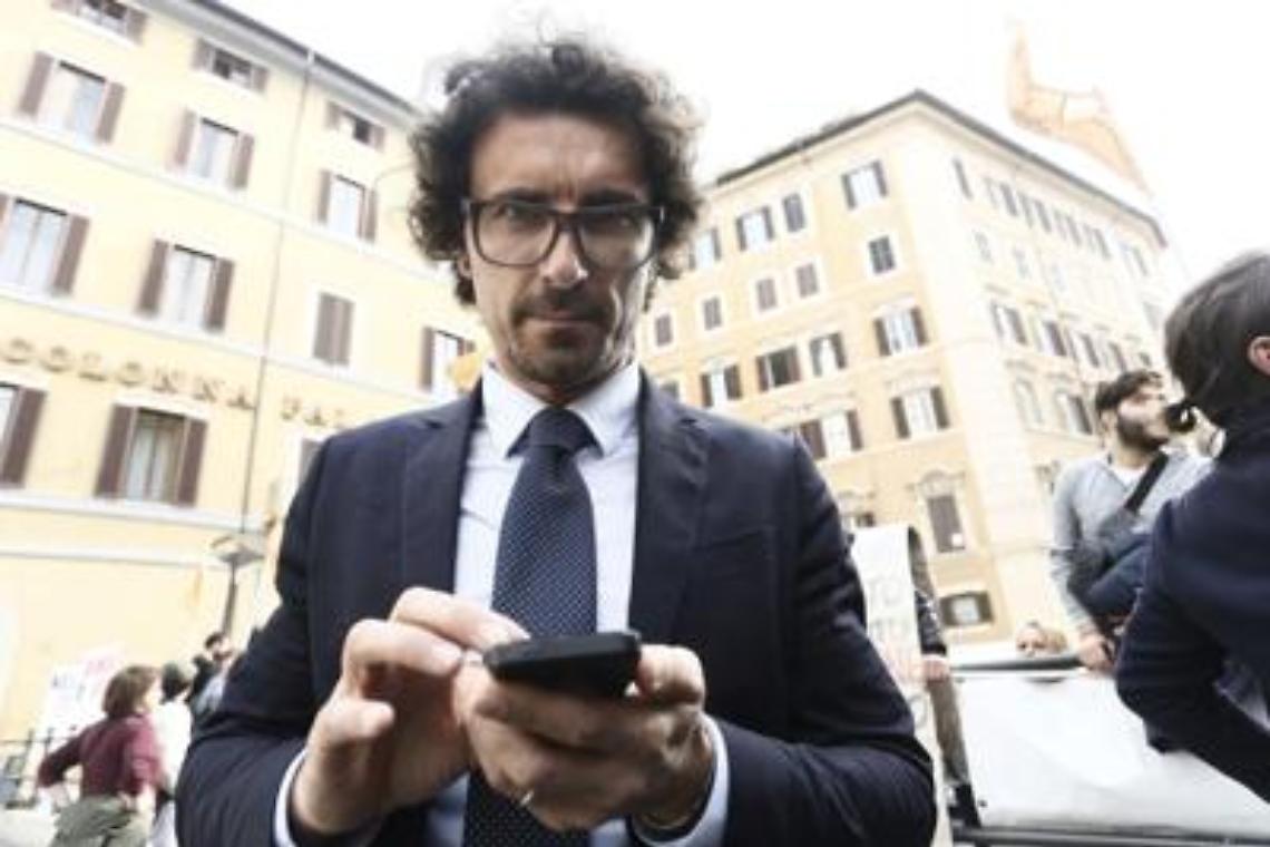 Gaffe Toninelli su Instagram, è polemica