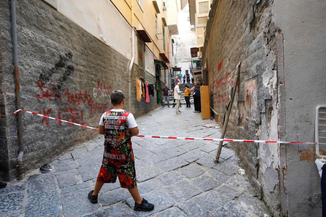 Esplosione alla Pignasecca, la tragedia di una famiglia "invisibile": senza soldi e con l'incubo dello sfratto