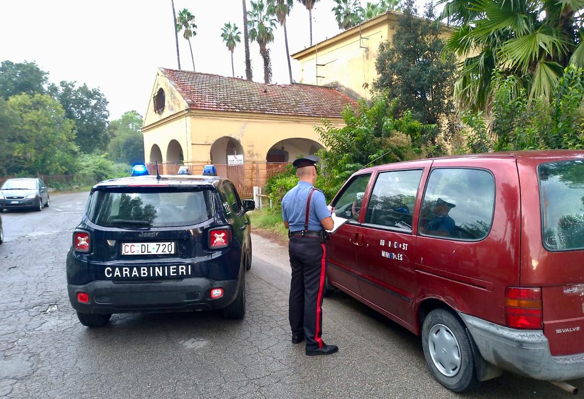 Autobus abusivi a Licola, scatta il sequestro