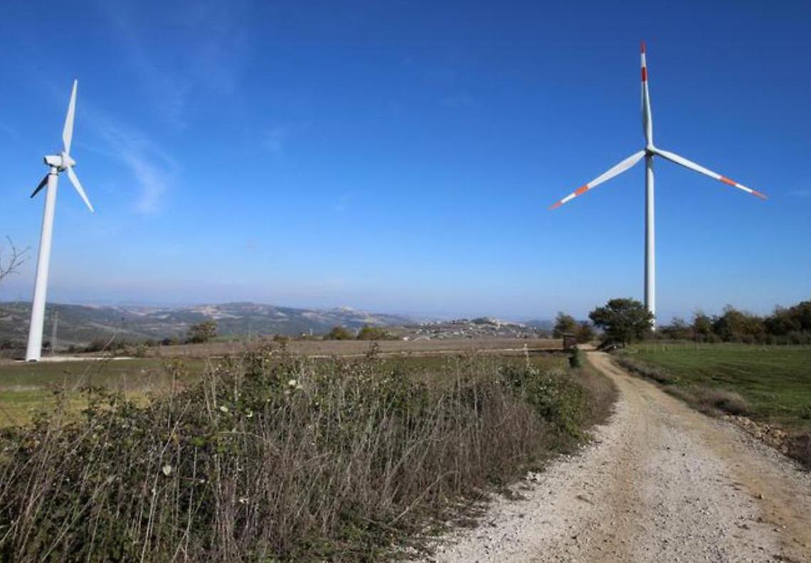 False attestazioni per costruire parchi eolici, 7 indagati