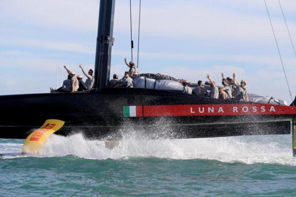 Coppa America, Luna Rossa non molla