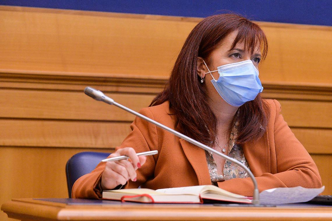 Zelensky al Parlamento italiano, ex M5S Granato: «Ci vuole nel conflitto»