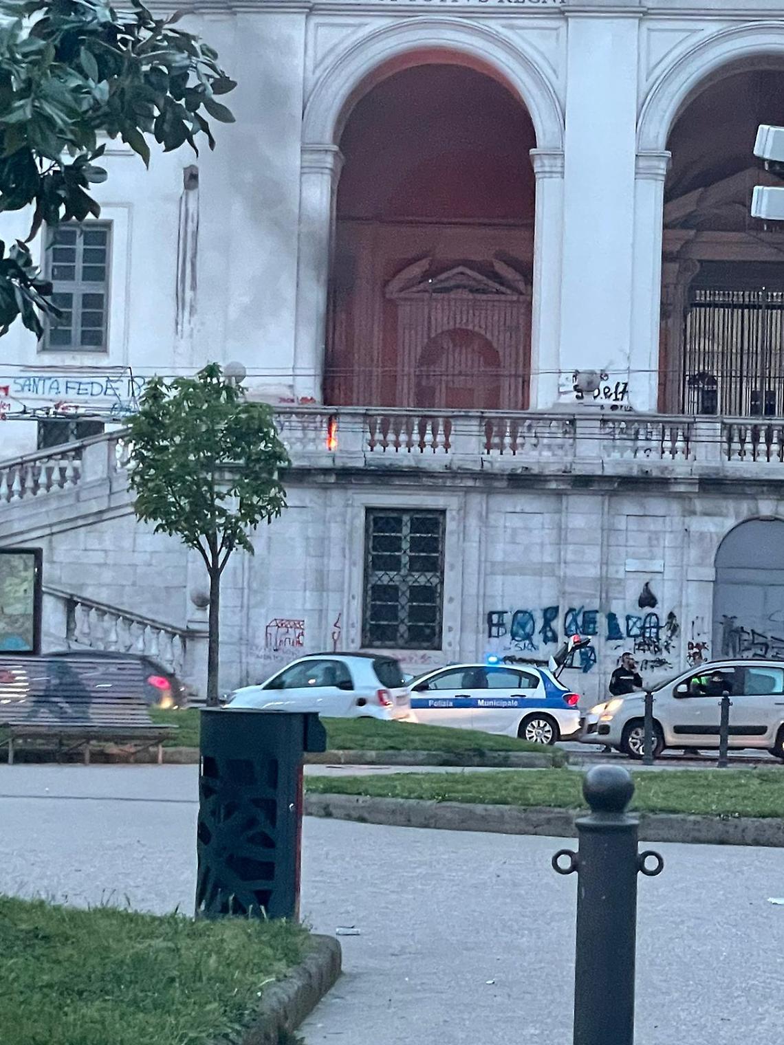 Rogo sullo scalone dell'Albergo dei Poveri