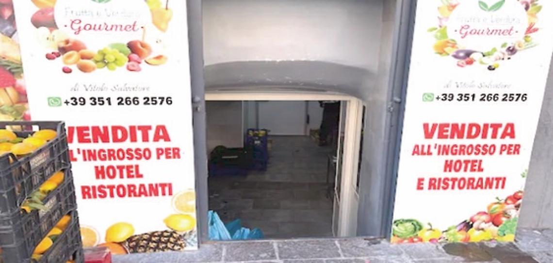 Raid incendiario alla Torretta: danni al negozio "Frutta e verdura gourmet"