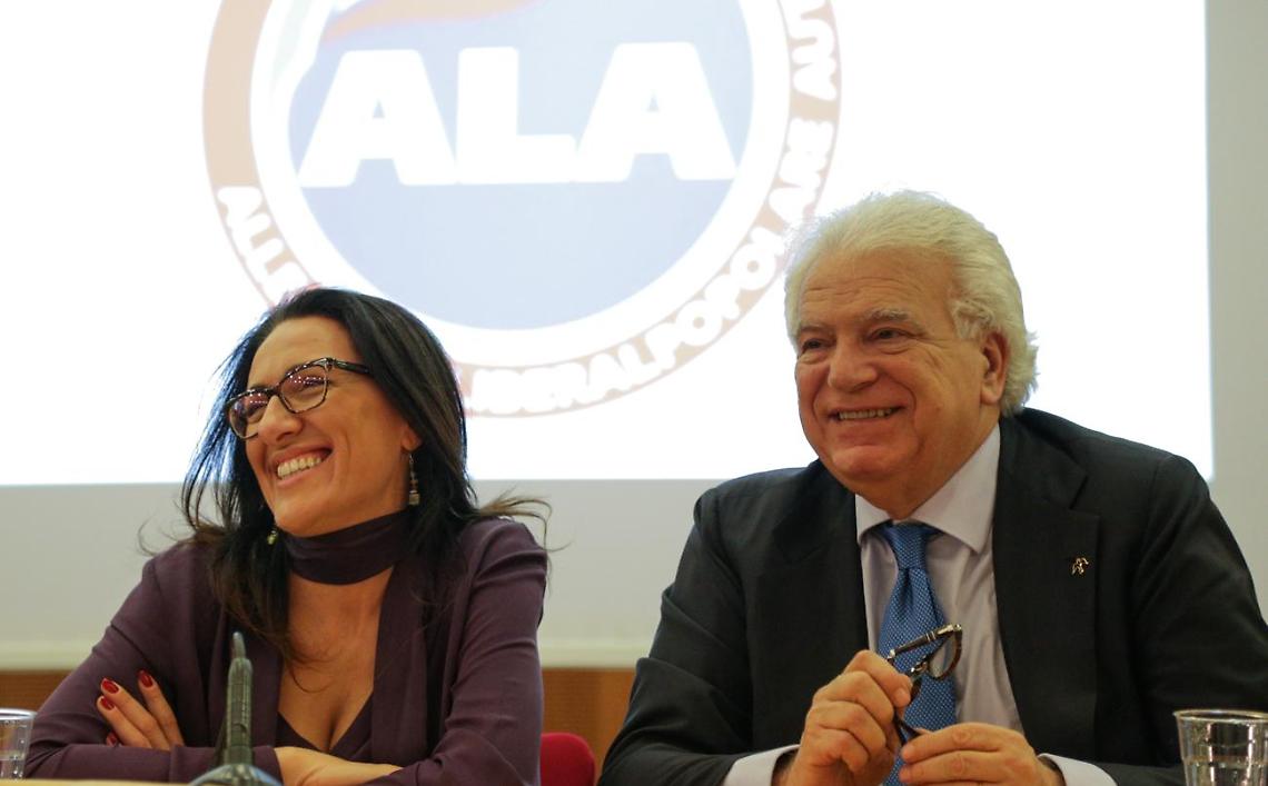 Siglato il patto tra Valente e Verdini, bufera nel Pd