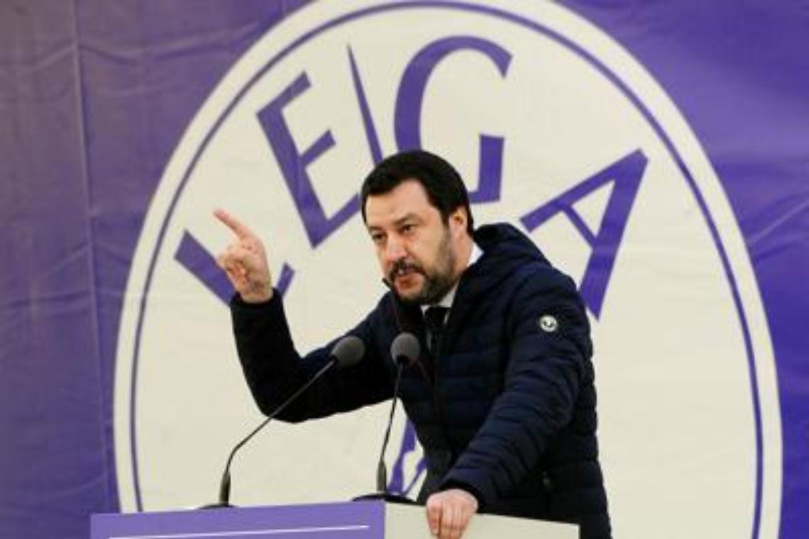 Salvini all'Europa: «Basta invasioni di campo»