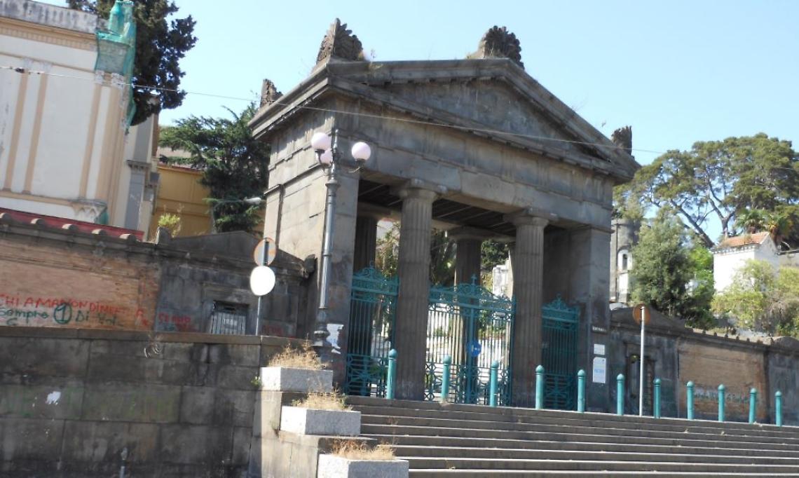 Cimitero Poggioreale, richiesta di risarcimento di un milione di euro al Comune di Napoli
