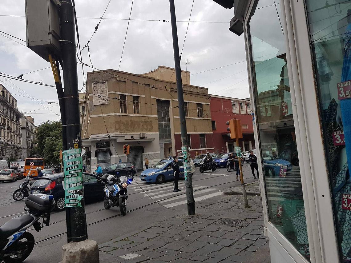 Cedono i fili del filobus al Ponte di Casanova