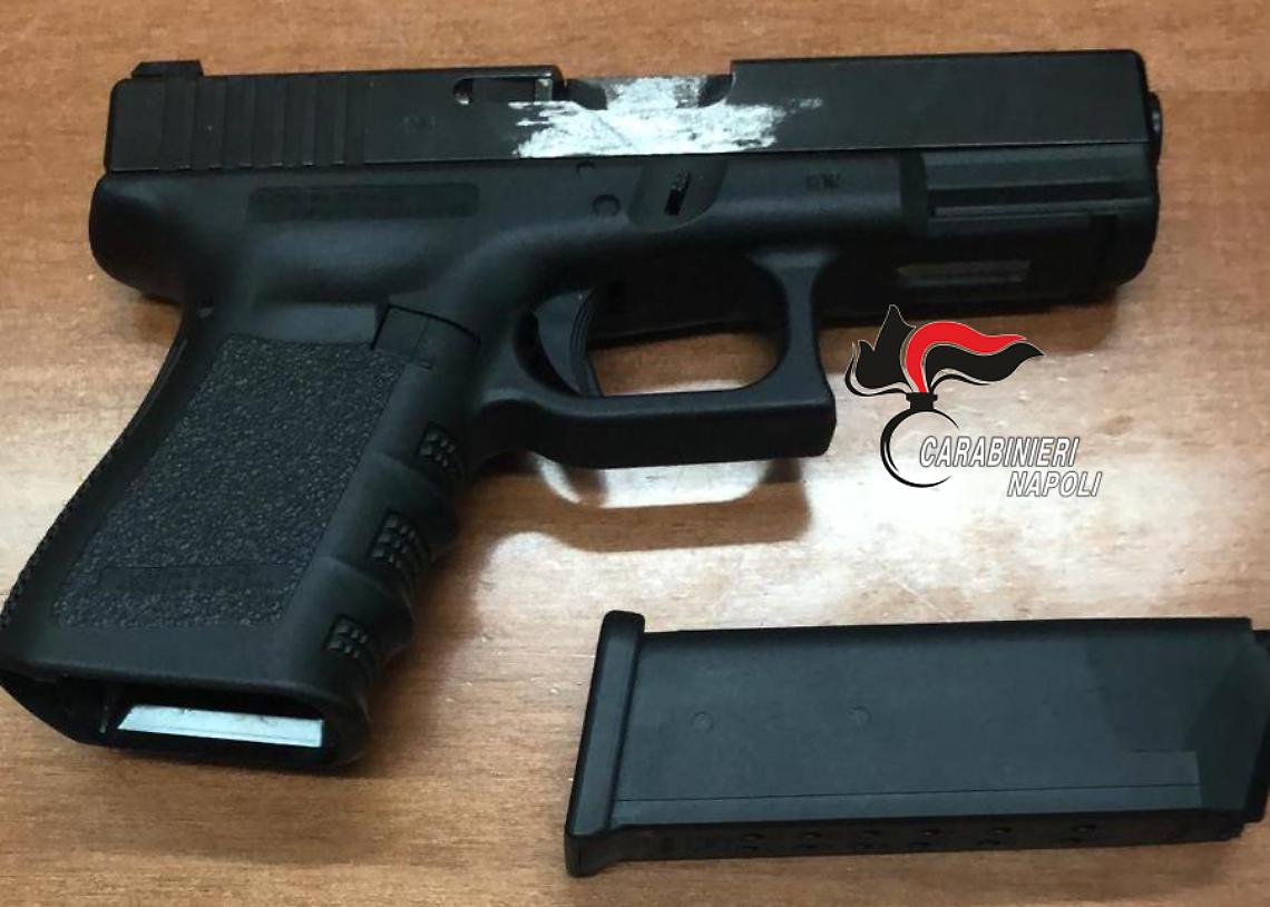 Semiautomatica clandestina nascosta nell’armadio, un arresto