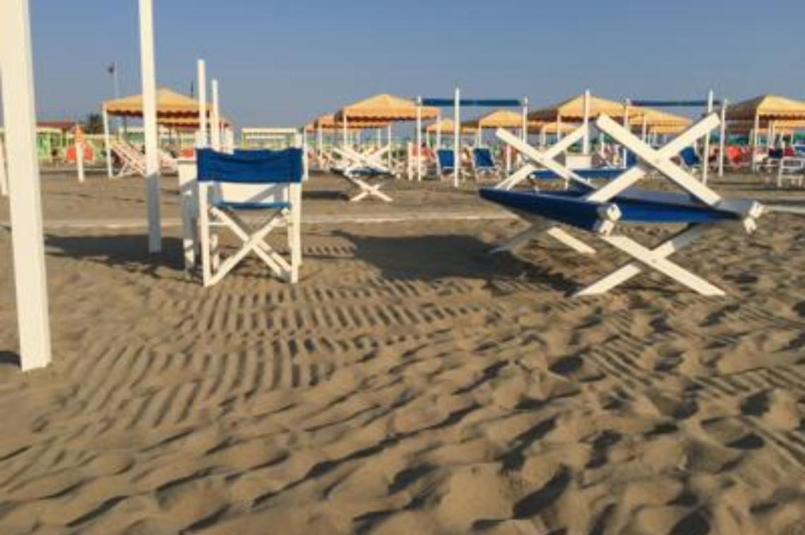 Fase 2 in Campania, De Luca riapre gli stabilimenti balneari