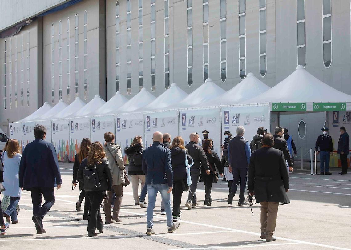 Open day hub Capodichino, ancora 800 dosi disponibili