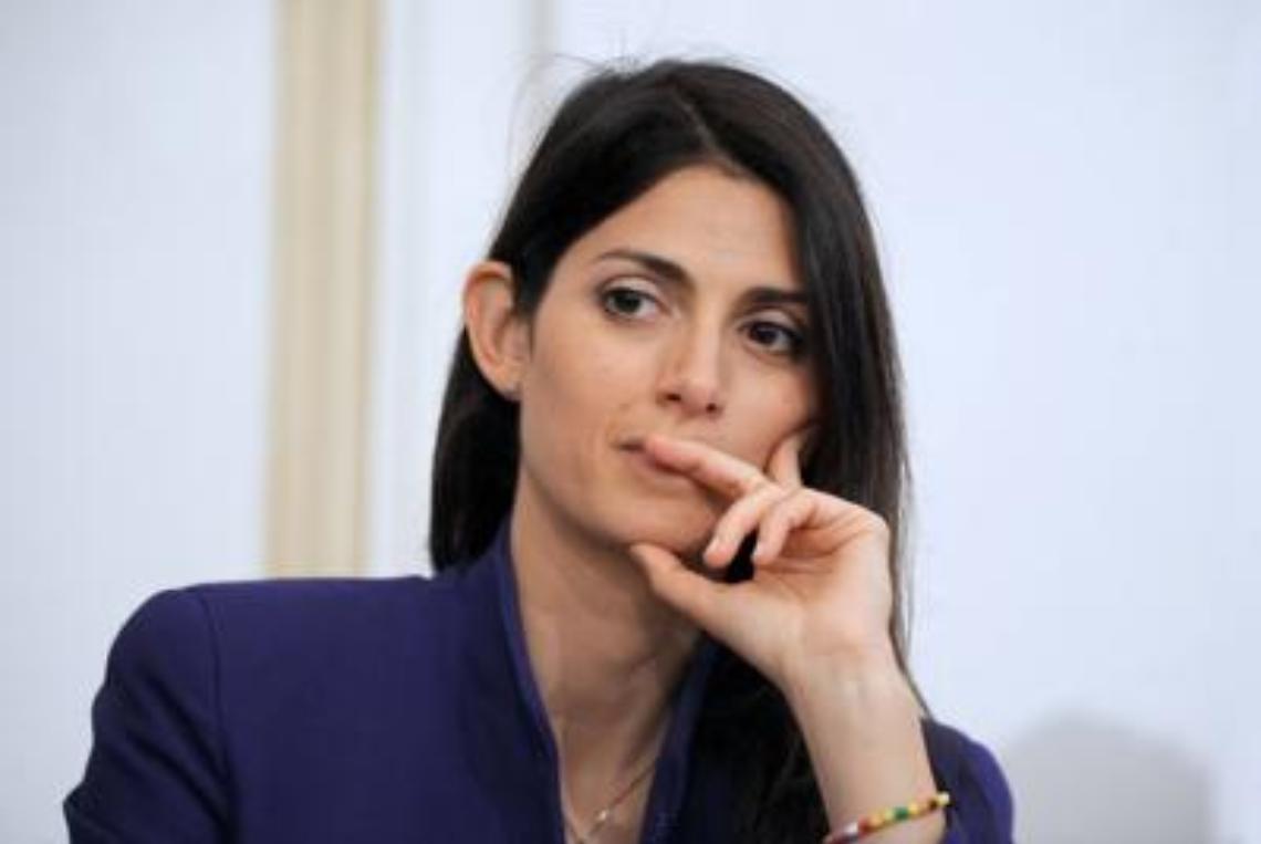 Consulenza Raggi, la Procura di Roma apre un fascicolo