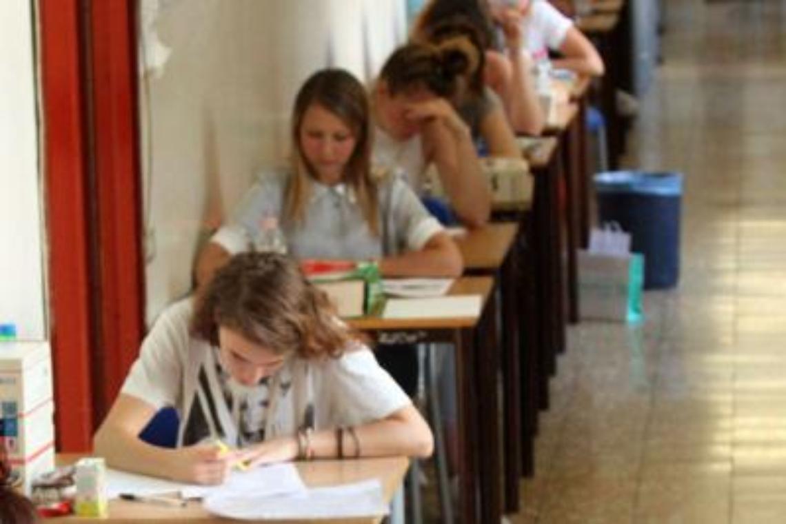 Maturità, al classico Seneca e bici con ruote quadrate allo Scientifico
