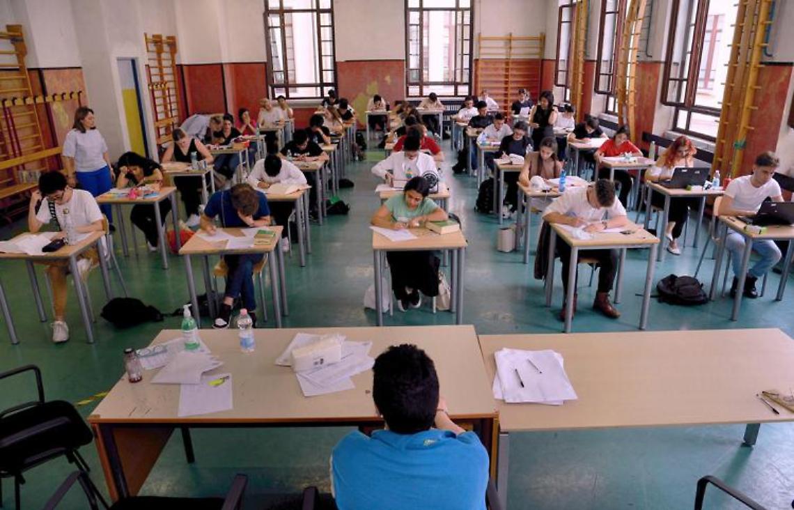 Maturità 2023, oggi la seconda prova scritta: Seneca per il Classico, problemi con funzioni allo Scientifico
