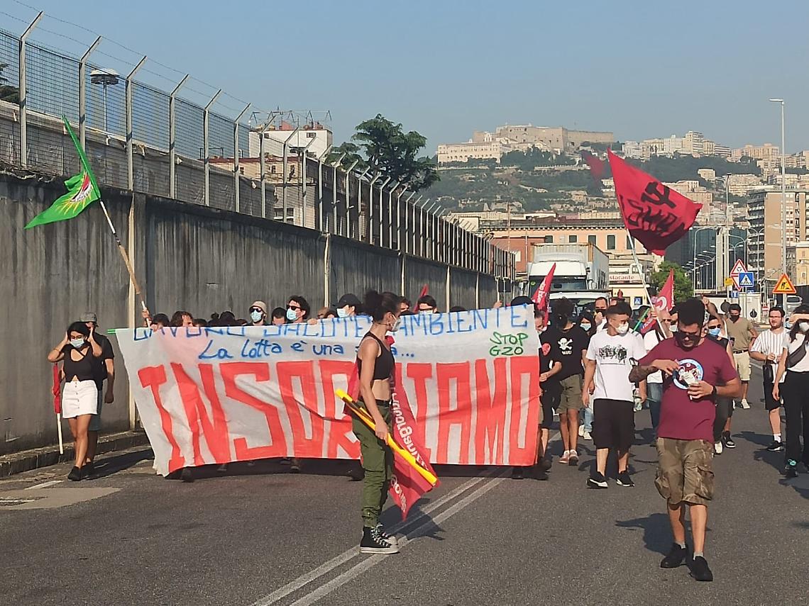 G20: blitz attivisti movimenti ambientalisti nel porto di Napoli