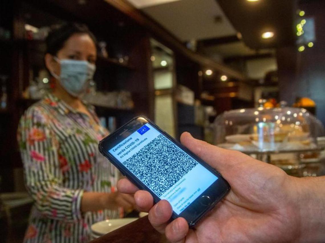 Green pass Italia, zona gialla e stato emergenza: "muro" Regioni