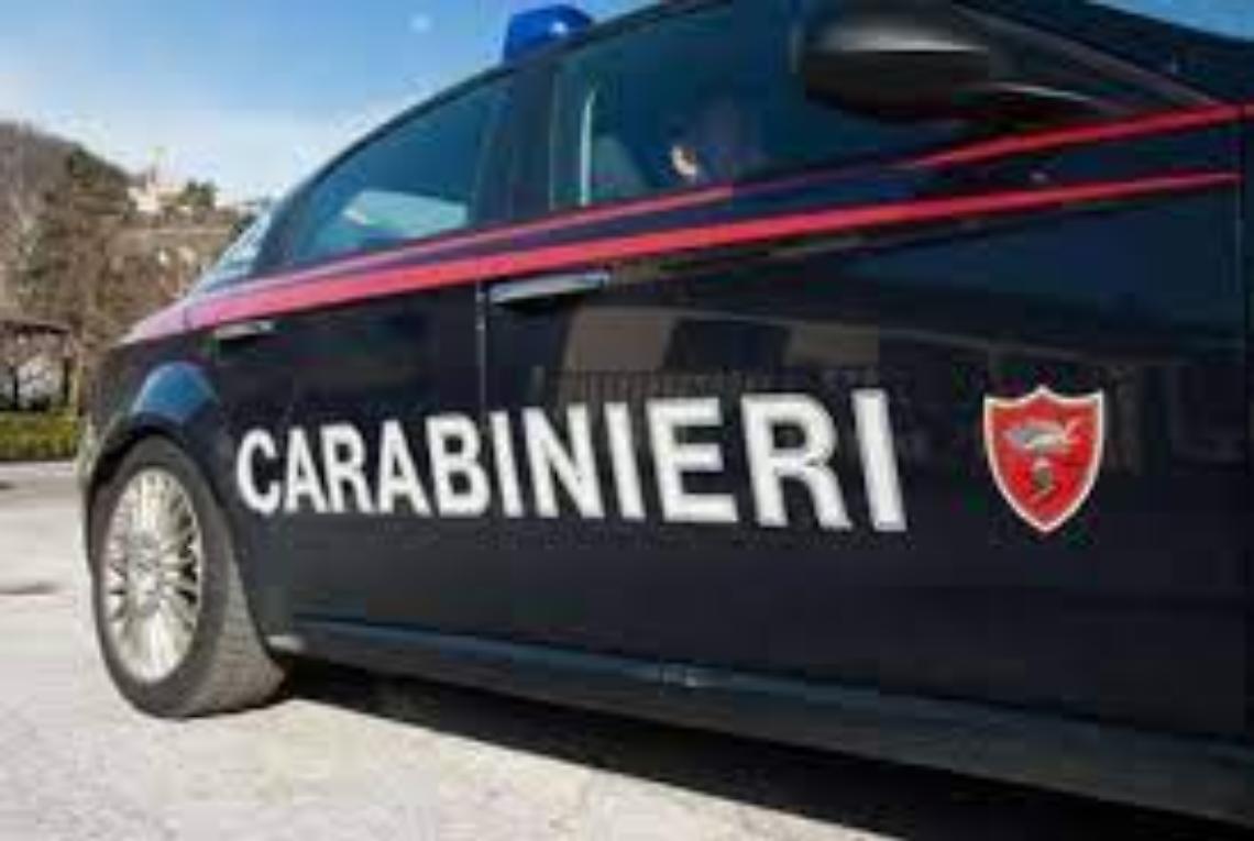 Spara al vicino dopo una lite e si barrica in casa, anziano arrestato in Sicilia