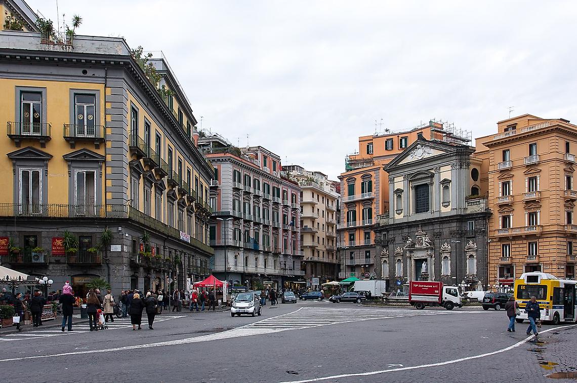 Ruba l'incasso di un bar a piazza Trieste e Trento, arrestato