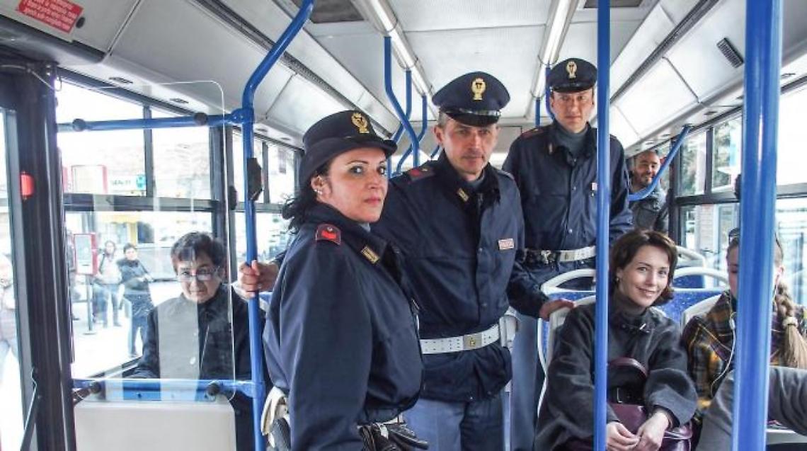 A Scampia bus scortati da carabinieri