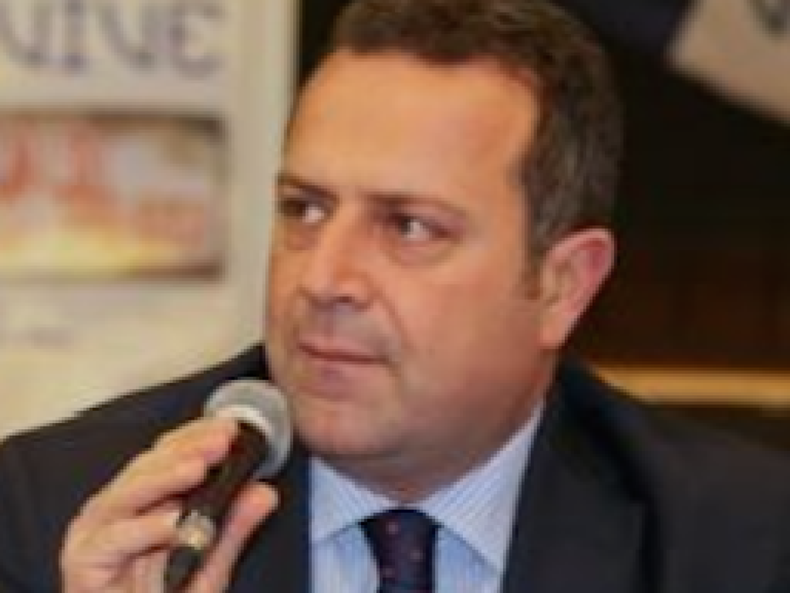 "Bambin*" a scuola, Pisani: “Non è un caso isolato, il ministro intervenga”