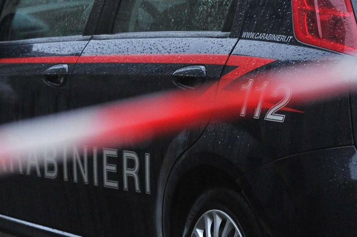 Allontanato a Varcaturo dalla struttura occupata abusivamente, perseguita un'intera famiglia