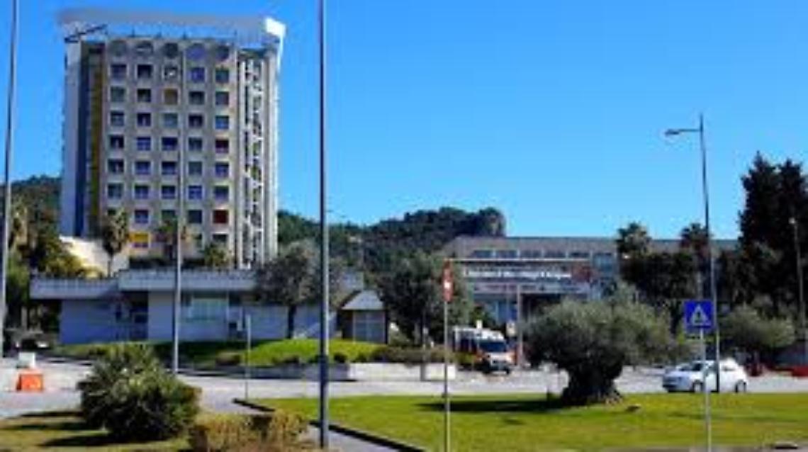 Donna di 225 chili dà alla luce una bimba