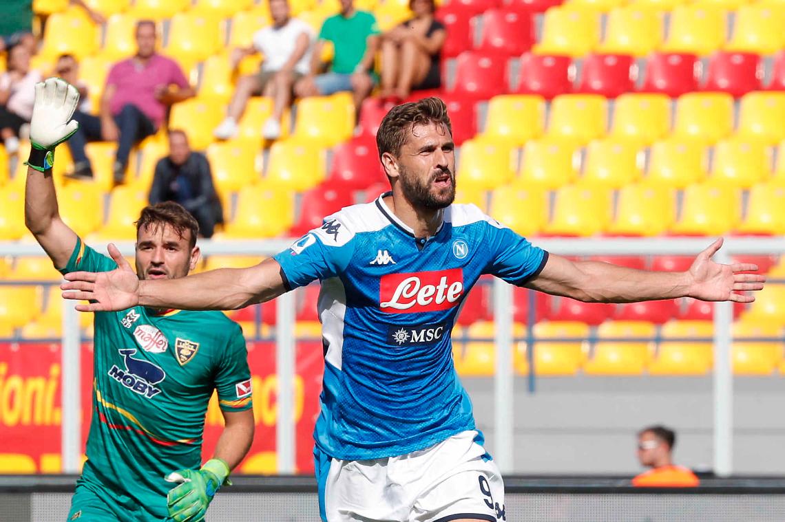 Poker del Napoli contro il Lecce, Llorente sugli scudi