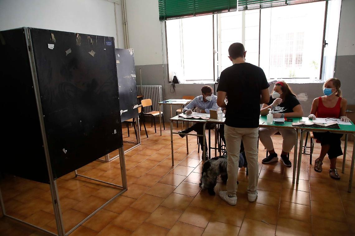 A Napoli le scuole con seggi elettorali riapriranno il 28 settembre