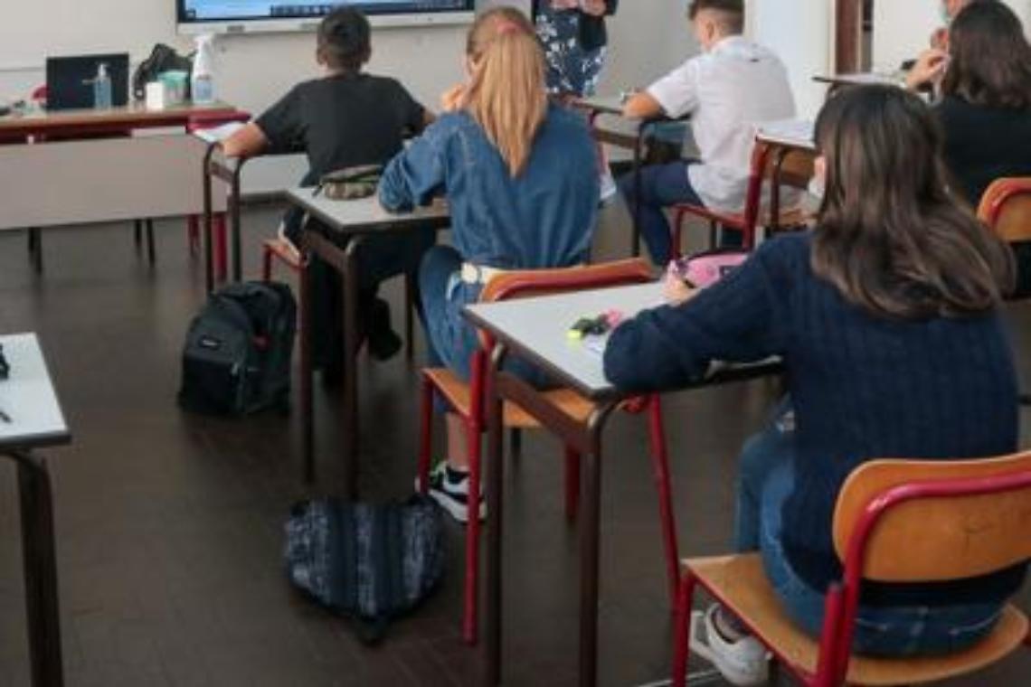 Azzolina scrive a Fontana e De Luca: «Trovare altre soluzioni sulla scuola»